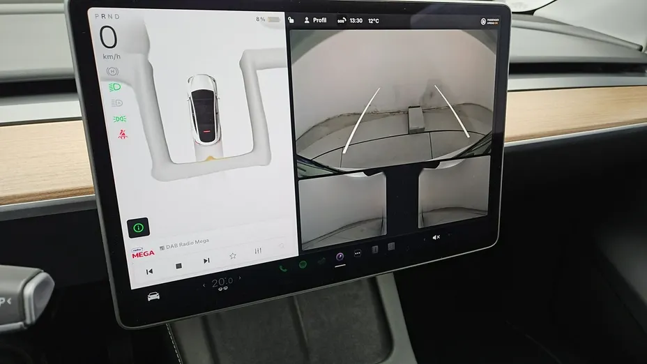 TESLA Model Y -