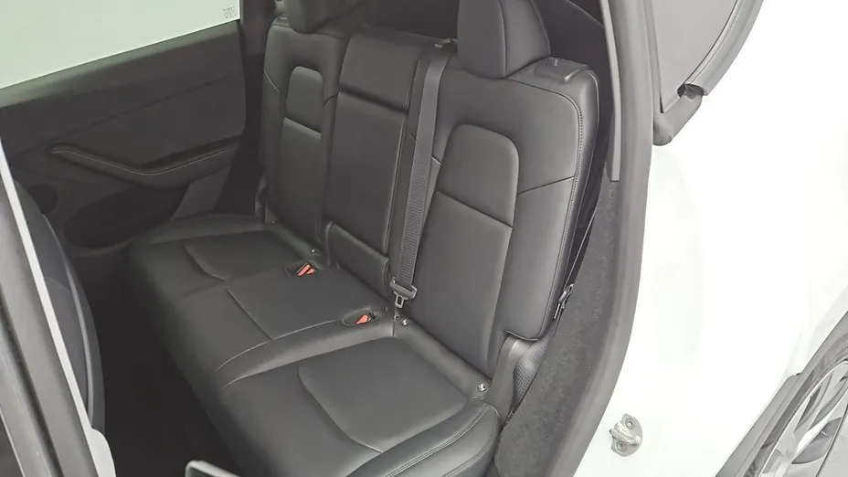 TESLA Model Y -