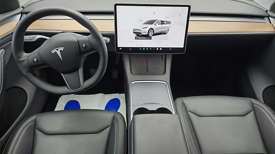 TESLA Model Y -