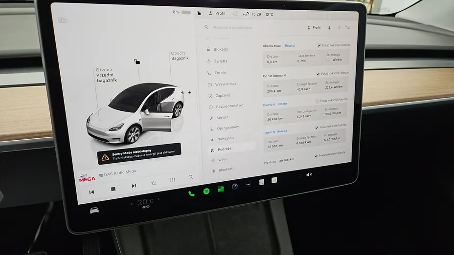 TESLA Model Y -