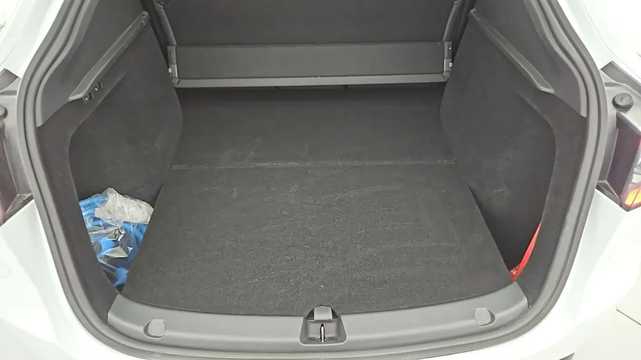 TESLA Model Y -