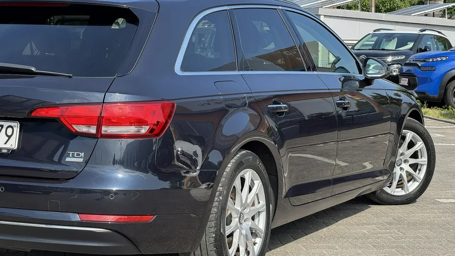 AUDI A4 -