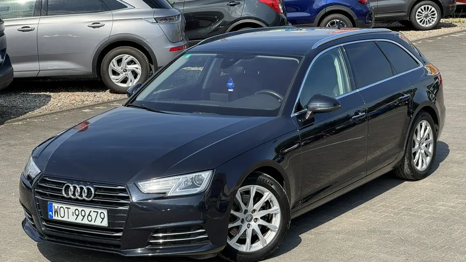 AUDI A4 -