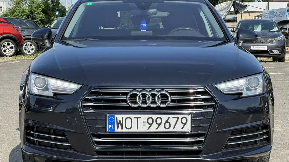AUDI A4 -
