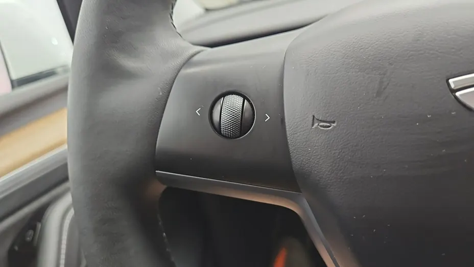 TESLA Model Y -
