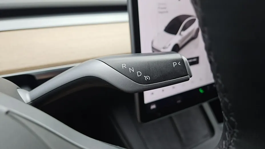 TESLA Model Y -