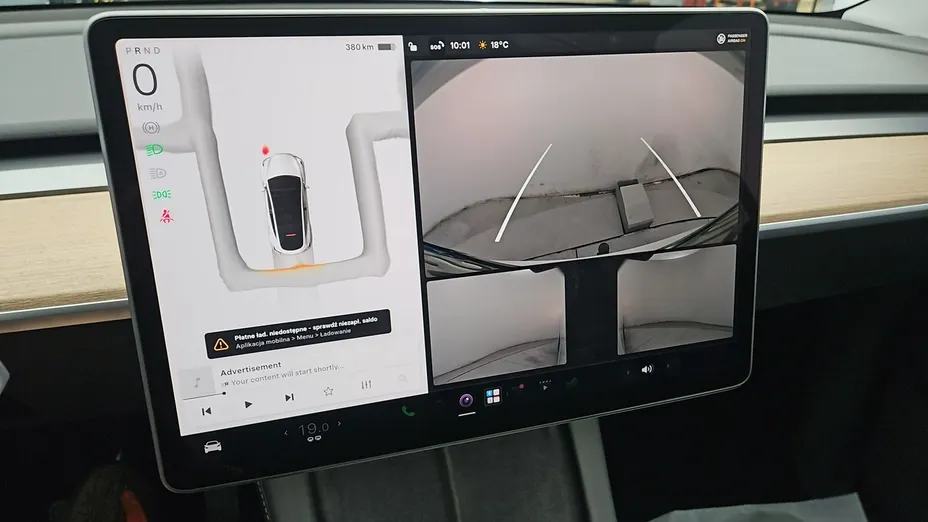 TESLA Model Y -
