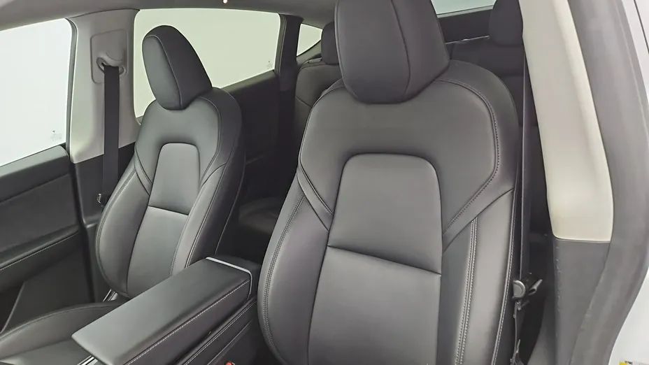 TESLA Model Y -