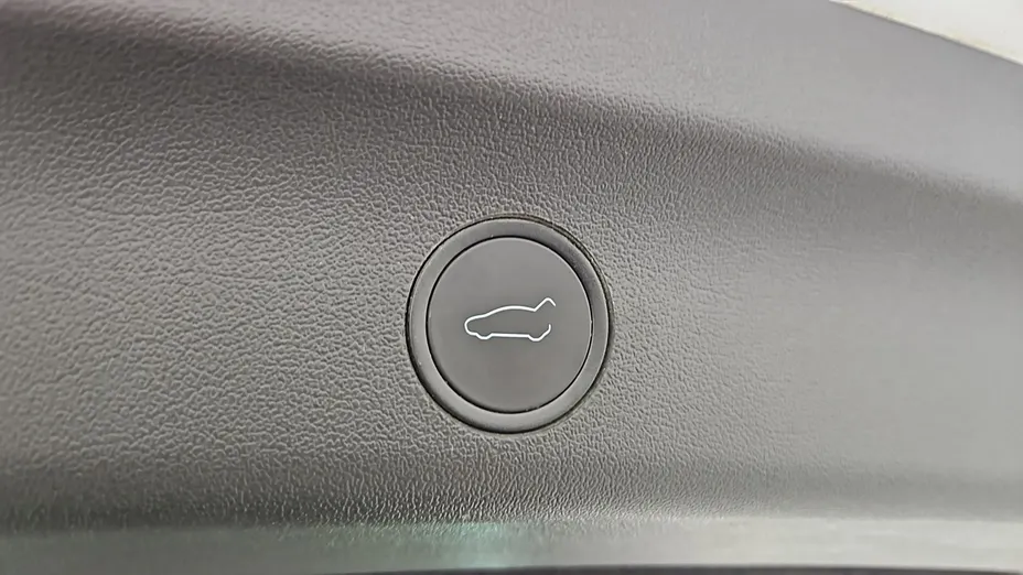 TESLA Model Y -