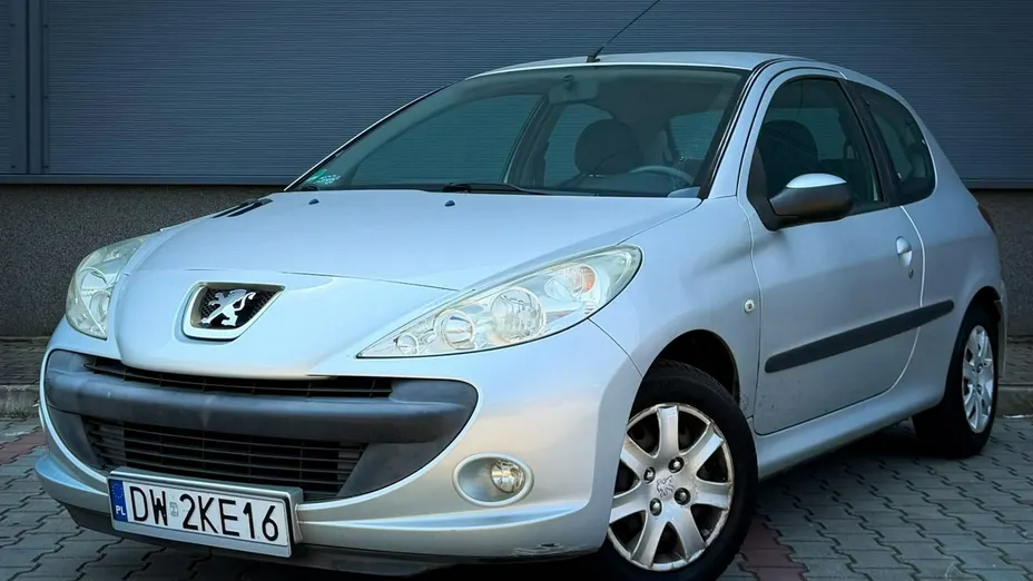 PEUGEOT 206+ -