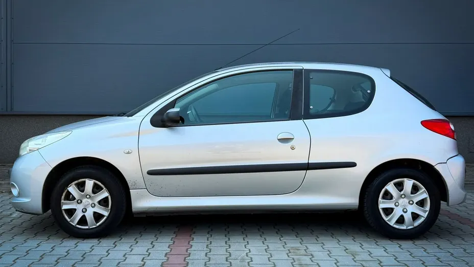 PEUGEOT 206+ -