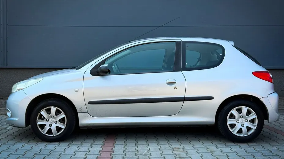 PEUGEOT 206+ -