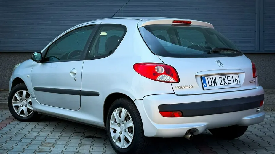 PEUGEOT 206+ -