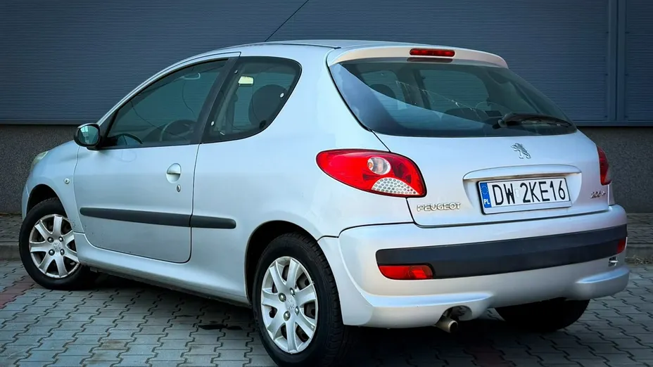 PEUGEOT 206+ -