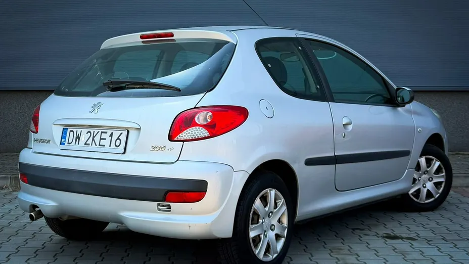 PEUGEOT 206+ -