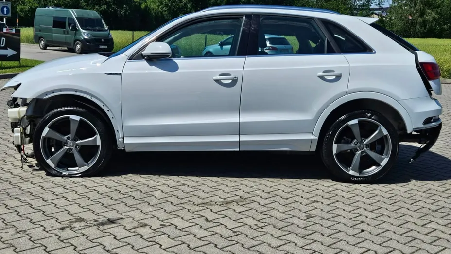 AUDI Q3 -