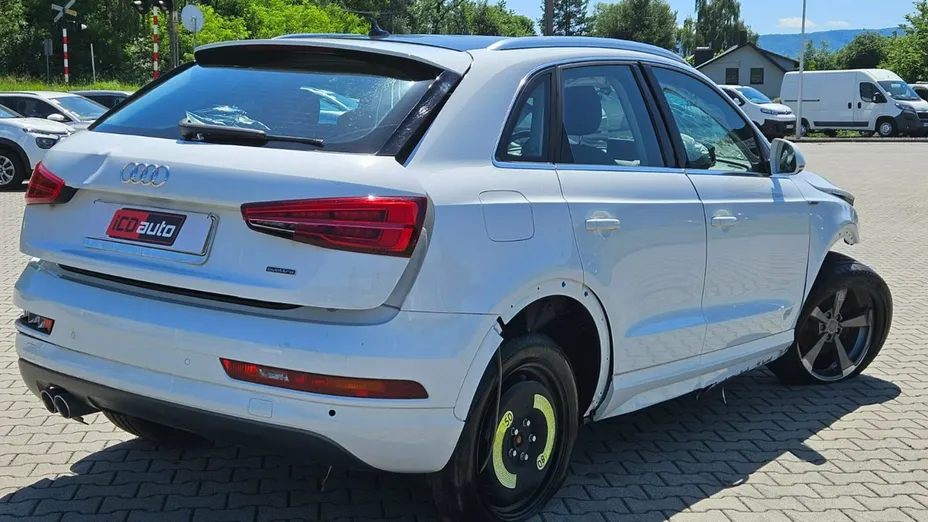 AUDI Q3 -