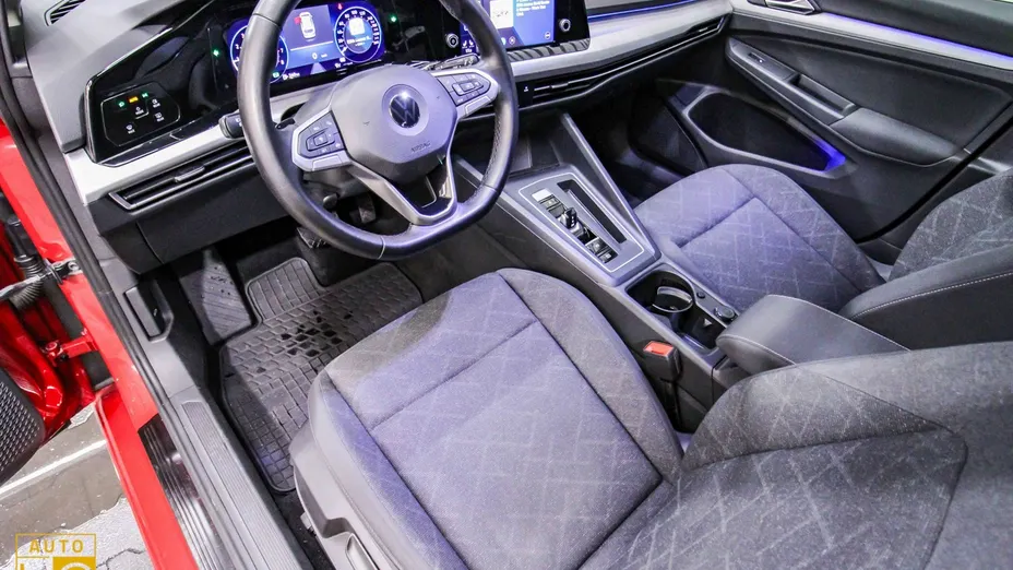 VOLKSWAGEN Golf -