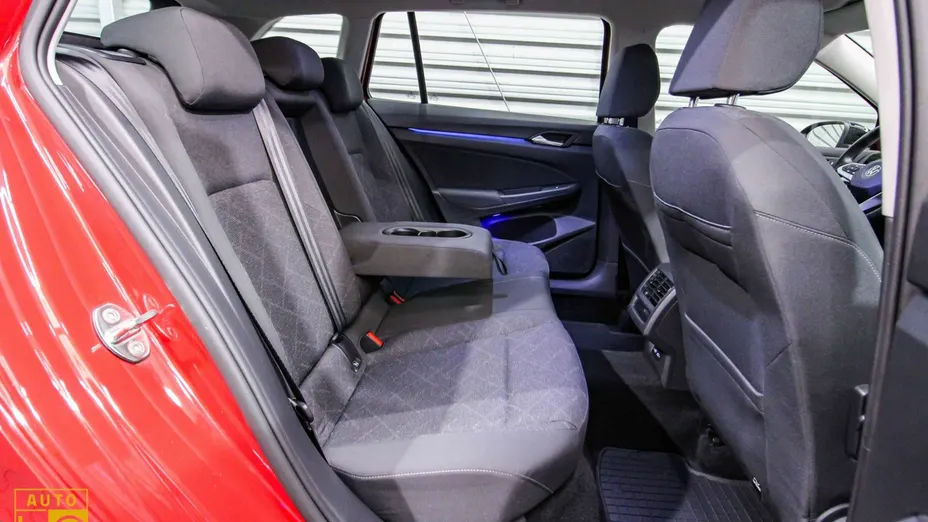 VOLKSWAGEN Golf -