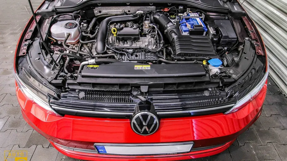 VOLKSWAGEN Golf -
