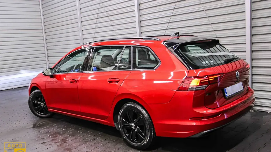 VOLKSWAGEN Golf -