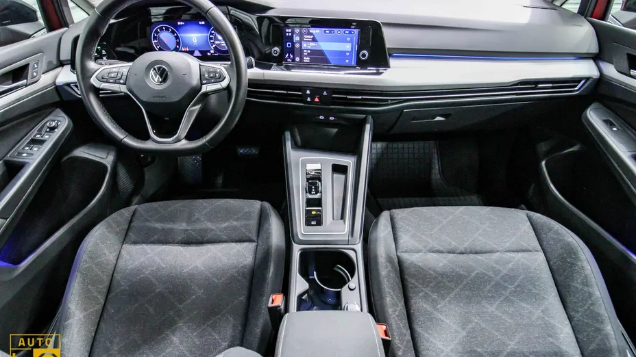 VOLKSWAGEN Golf -