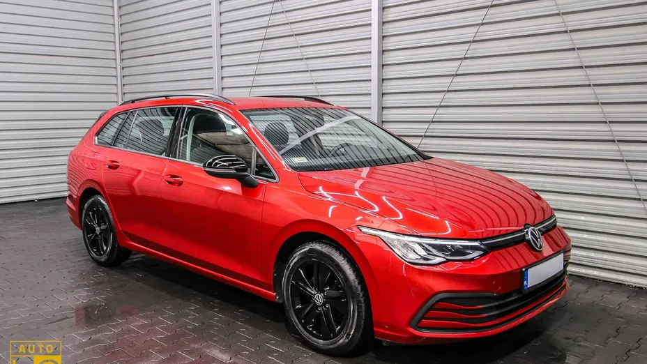 VOLKSWAGEN Golf -