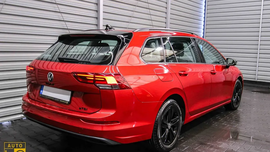 VOLKSWAGEN Golf -