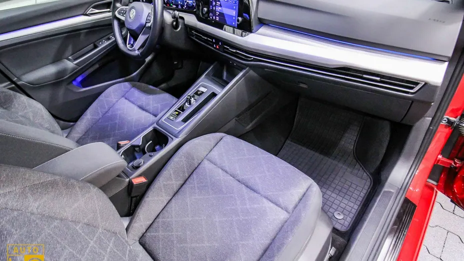 VOLKSWAGEN Golf -