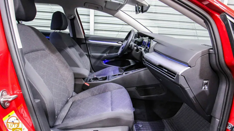 VOLKSWAGEN Golf -