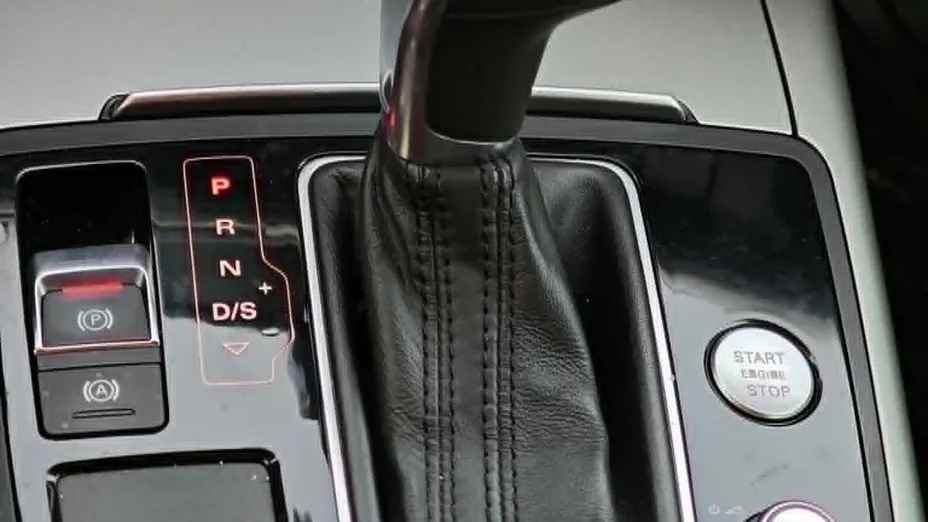 AUDI A6 -