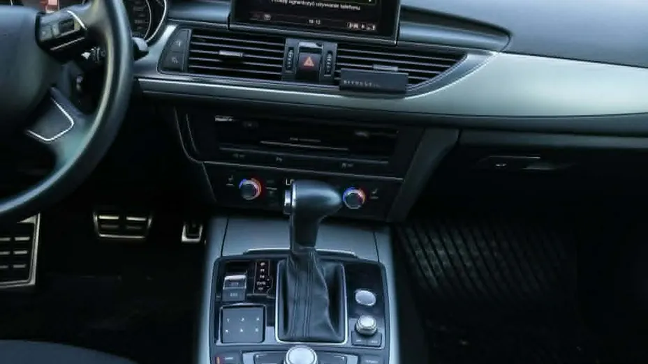 AUDI A6 -