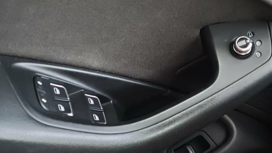 AUDI A6 -
