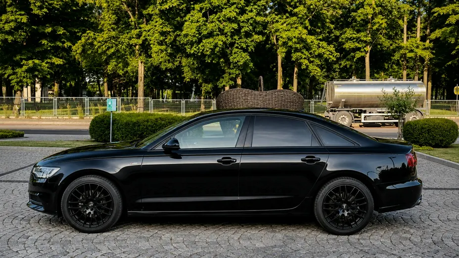 AUDI A6 -