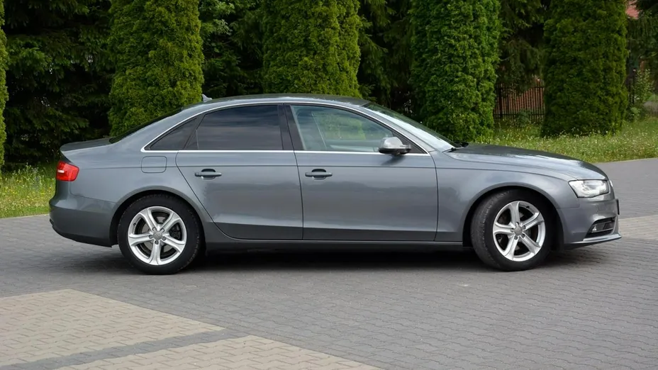 AUDI A4 -
