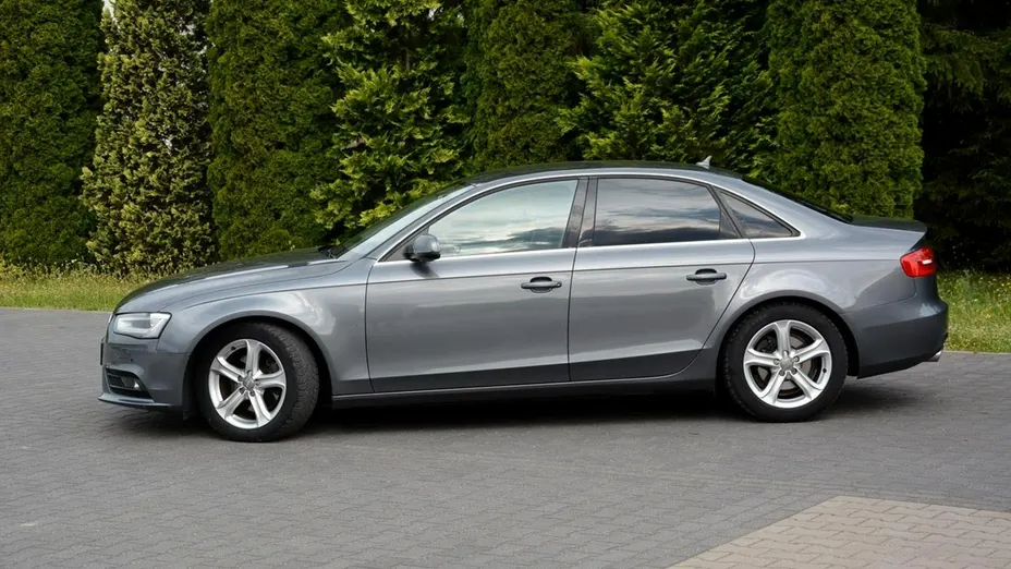 AUDI A4 -