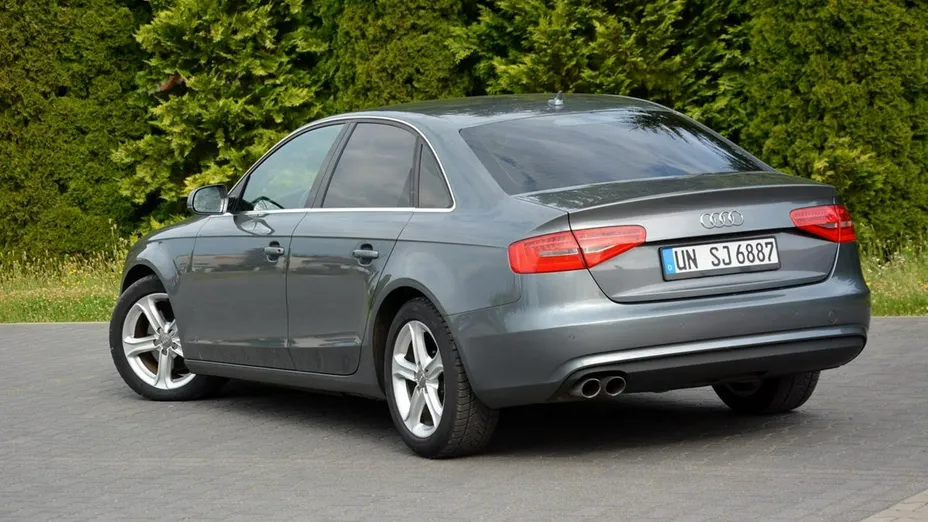 AUDI A4 -