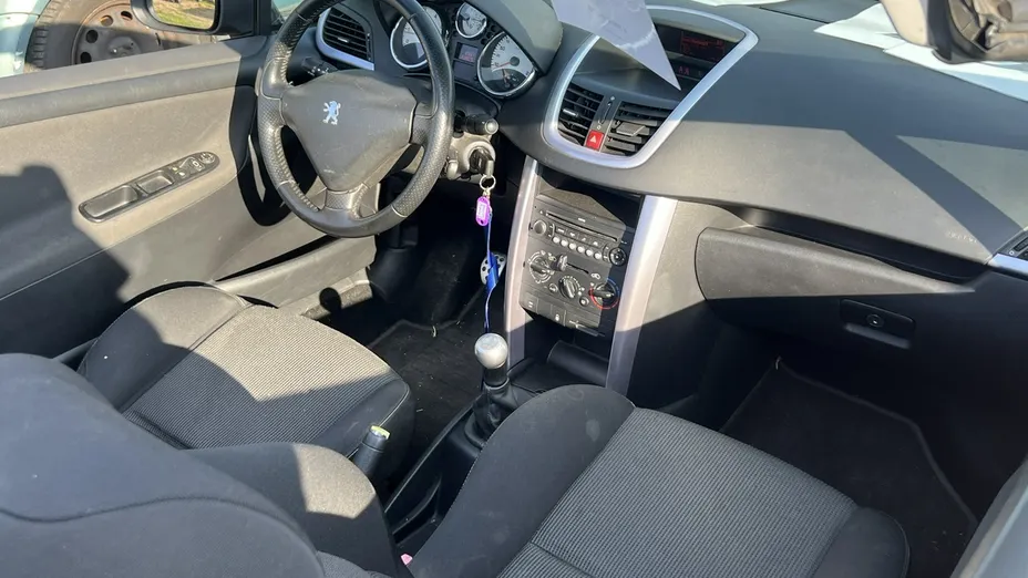 PEUGEOT 207 -