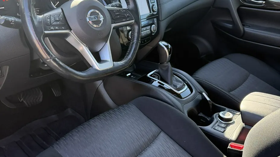 NISSAN X-Trail -
