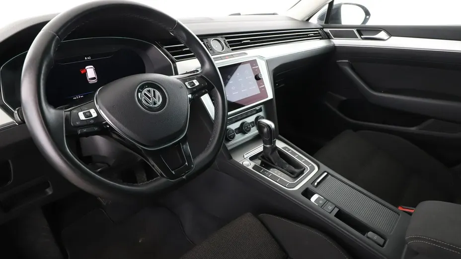 VOLKSWAGEN Passat -