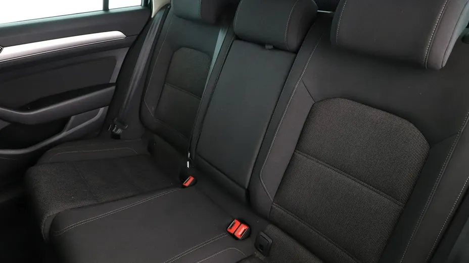 VOLKSWAGEN Passat -