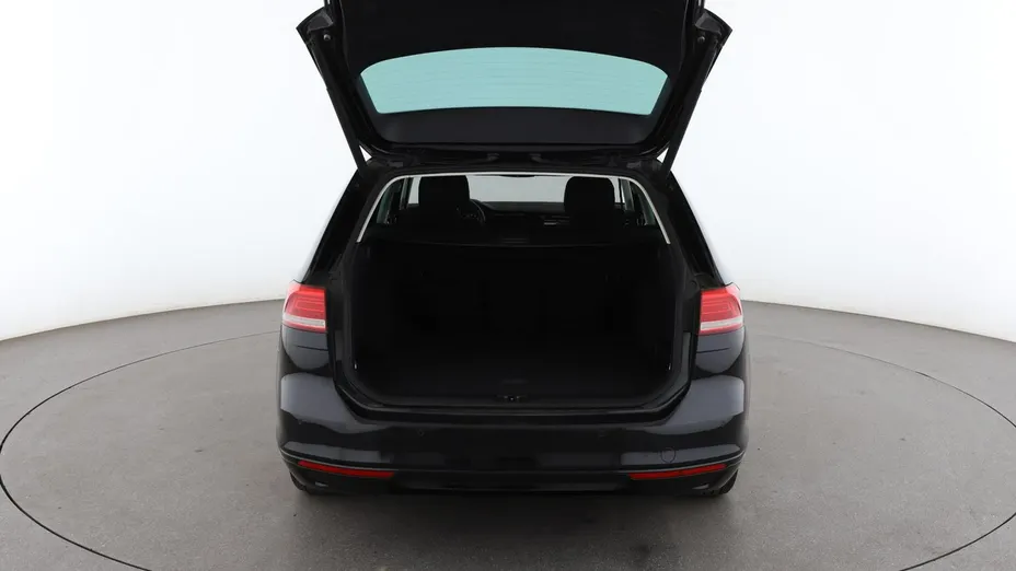 VOLKSWAGEN Passat -