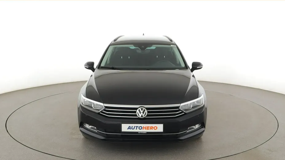 VOLKSWAGEN Passat -