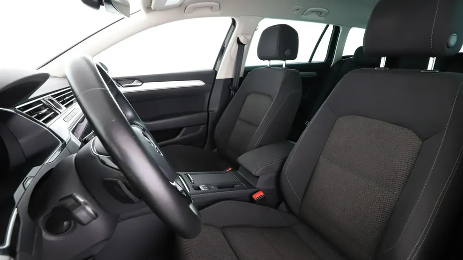 VOLKSWAGEN Passat -