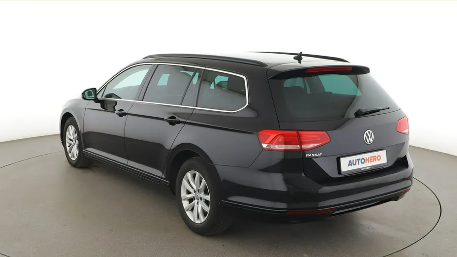 VOLKSWAGEN Passat -
