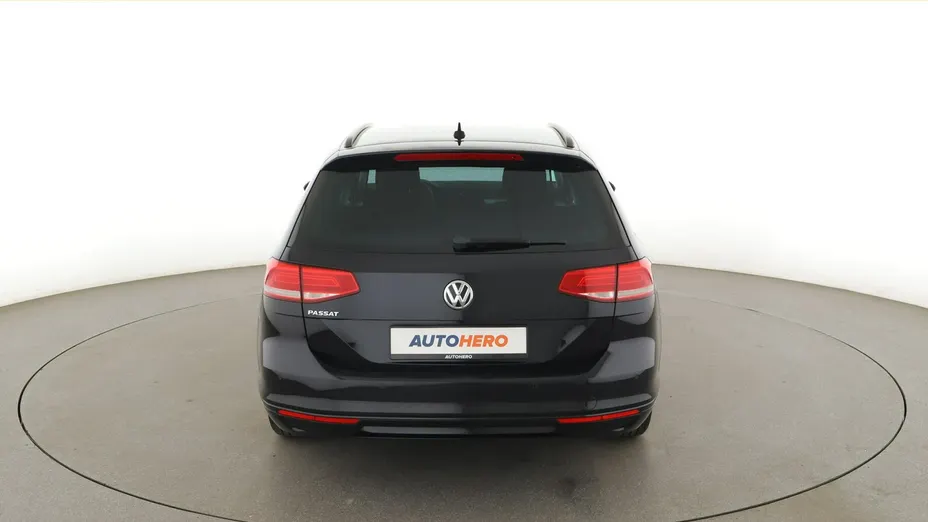 VOLKSWAGEN Passat -