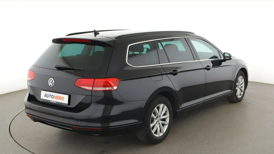 VOLKSWAGEN Passat -
