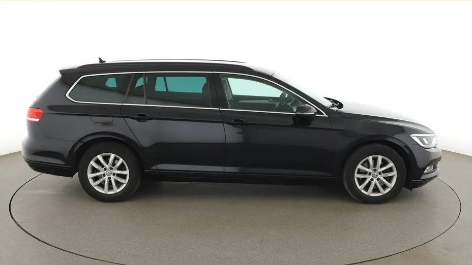 VOLKSWAGEN Passat -