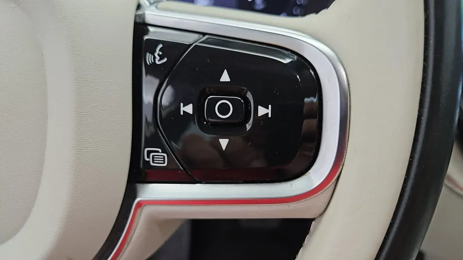 VOLVO XC60 -