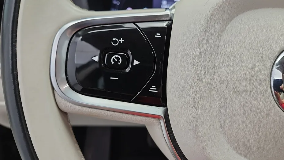 VOLVO XC60 -